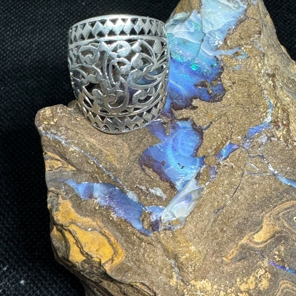 Sterling Silver Celtic Ring - Picture 2 of 5